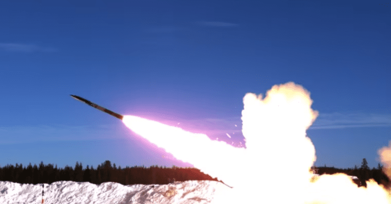 美宣布向乌提供射程覆盖俄军在乌东所有补给线及克里米亚部分地区的“海马斯”远程火箭弹