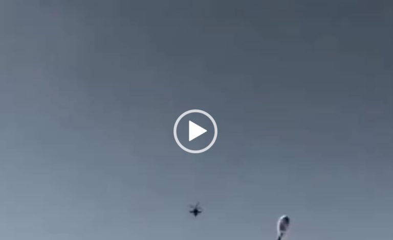 一架俄罗斯 Ka-52 被击中瞬间