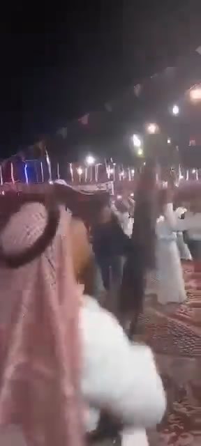 乐极生悲！沙特一婚礼庆祝活动上，一位嘉宾不小心把新郎一枪给崩了……